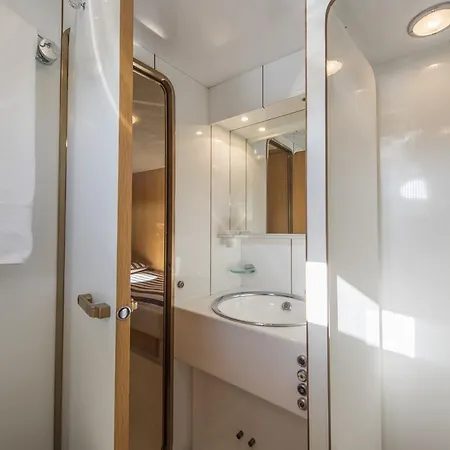 Yacht Ipsum * Saint-Tropez