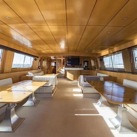 Botel Yacht Ipsum