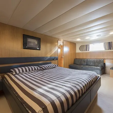 Yacht Ipsum Botel