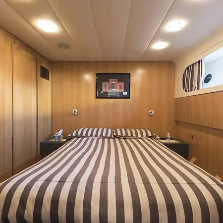 Yacht Ipsum * Saint-Tropez