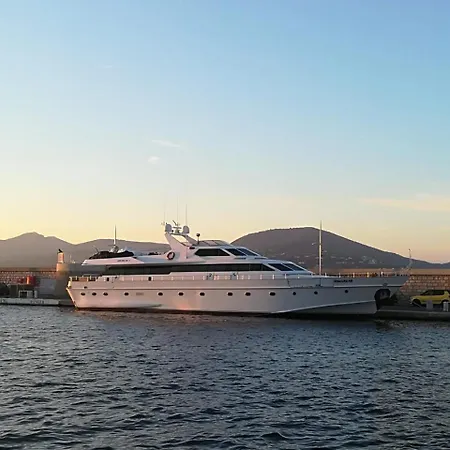Yacht Ipsum Botel *